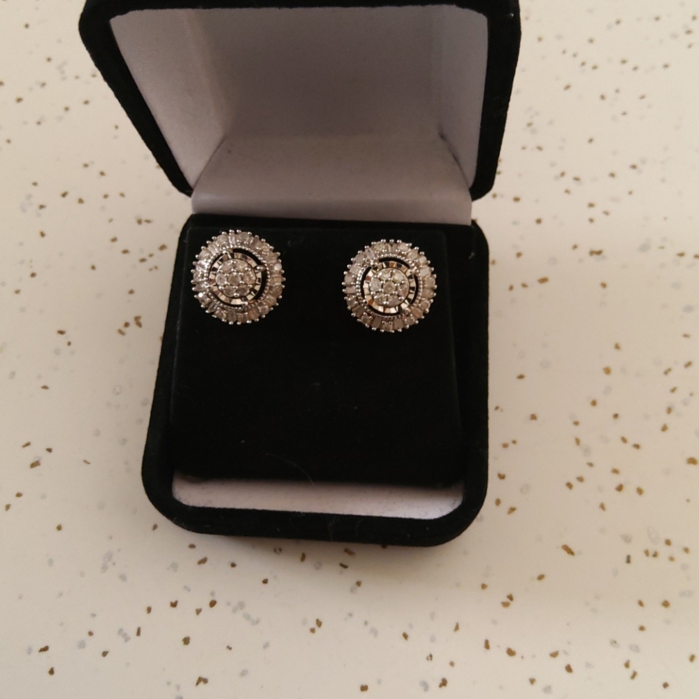 1 CTTW Diamond Stud Earrings